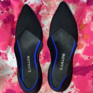 A pair of Rothy shoes size 7 fit more like a 6 1/2 excellent condition